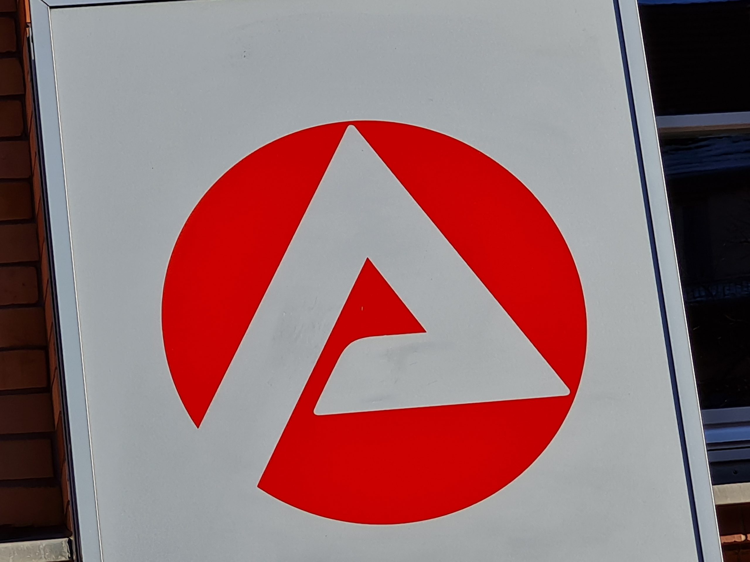 Arbeitsmarkt-im-November-2025-in-Halle-Saale-und-im-Saalekreis