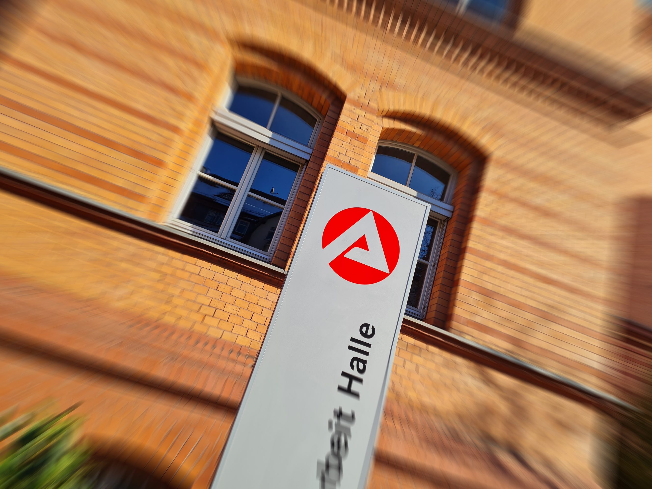 Arbeitsmarkt-im-Oktober-2025-in-Halle-Saale-und-im-Saalekreis