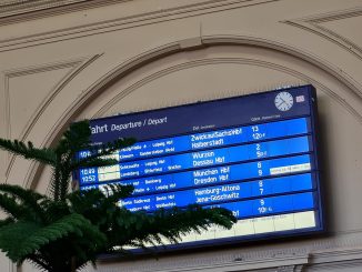 DB Ankunft Zug Deutsche Bahn Bahnhof