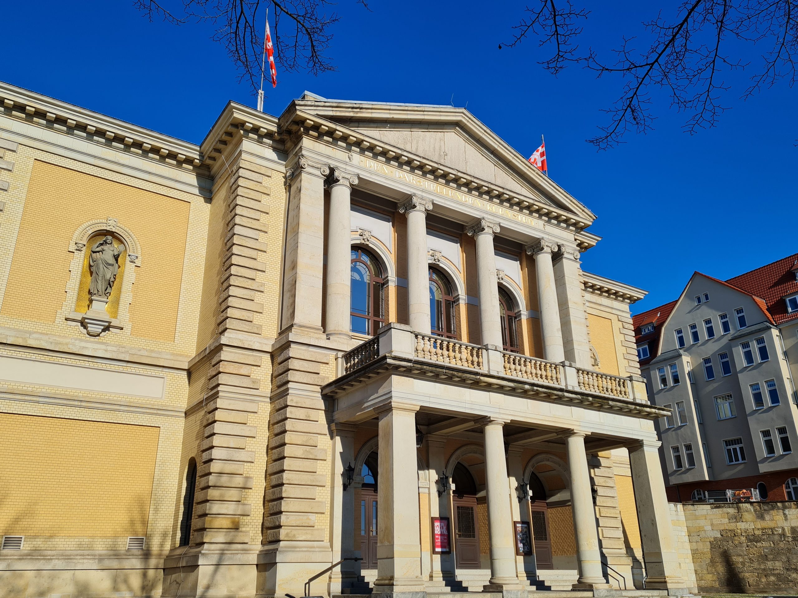 Oper-Halle-erweitert-Angebot-um-flexibles-Monatsabo