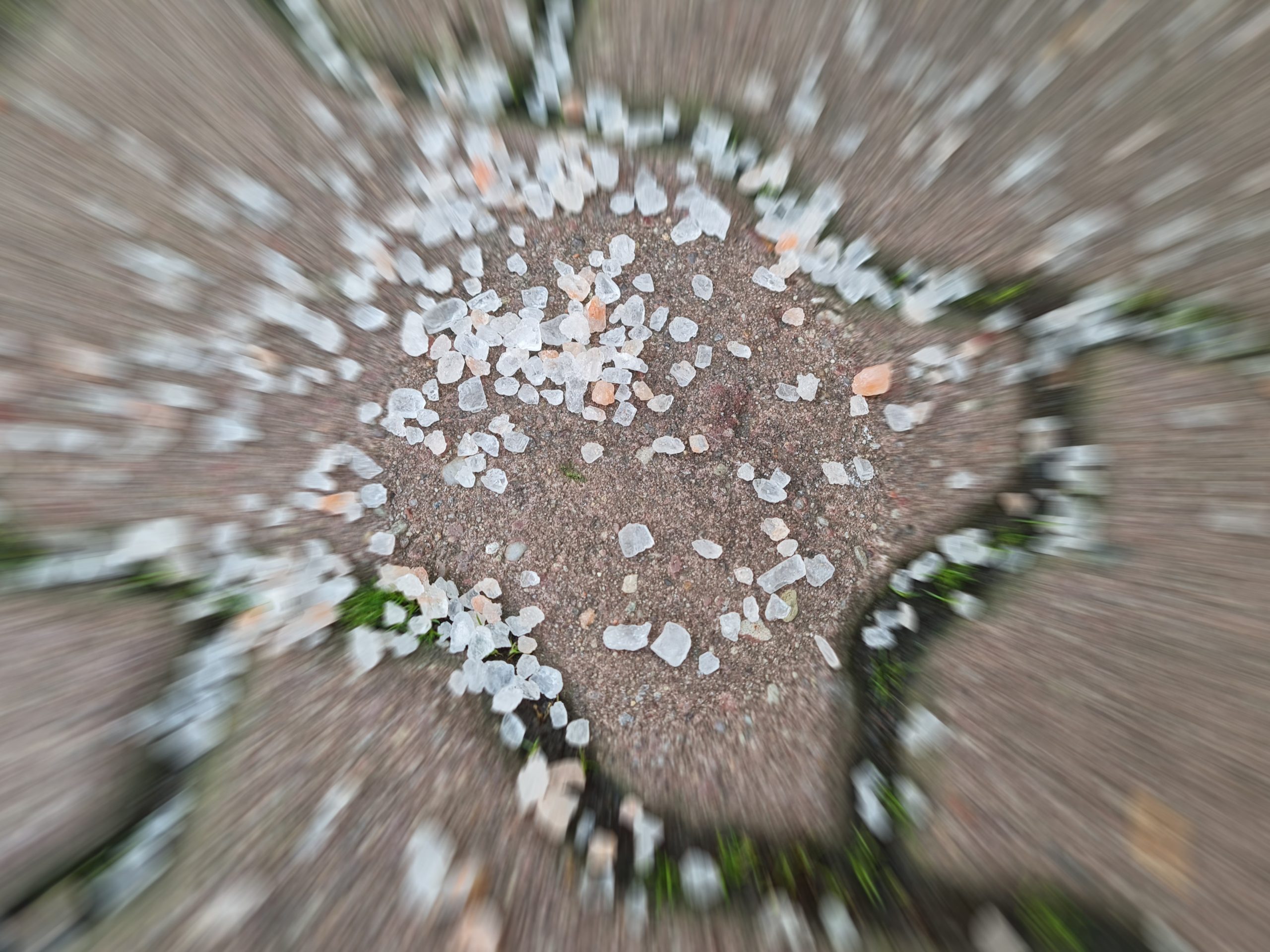 Hinweis-der-Stadt-zum-Umgang-mit-Streusalz-auf-Gehwegen