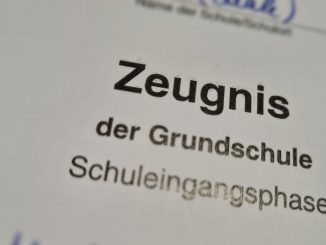 Zeugnis Schule