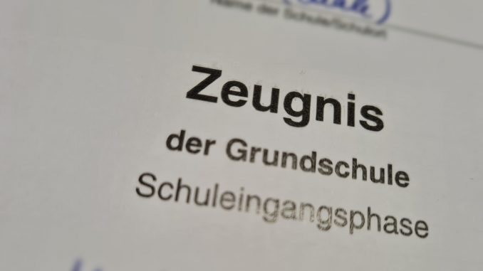 Zeugnis Schule
