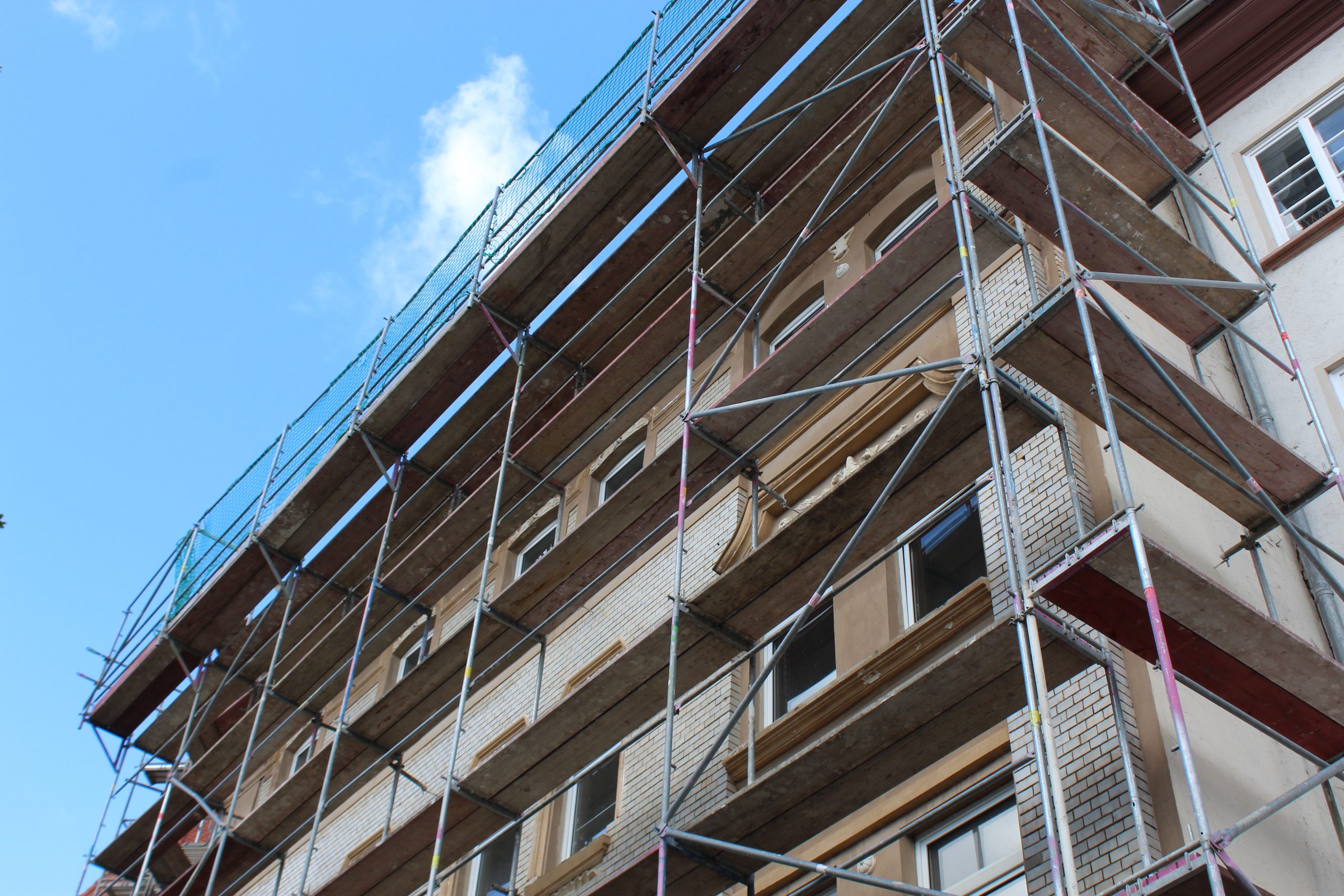 Bei-Ger-stbauern-klettern-jetzt-in-Halle-auch-die-L-hne-nach-oben