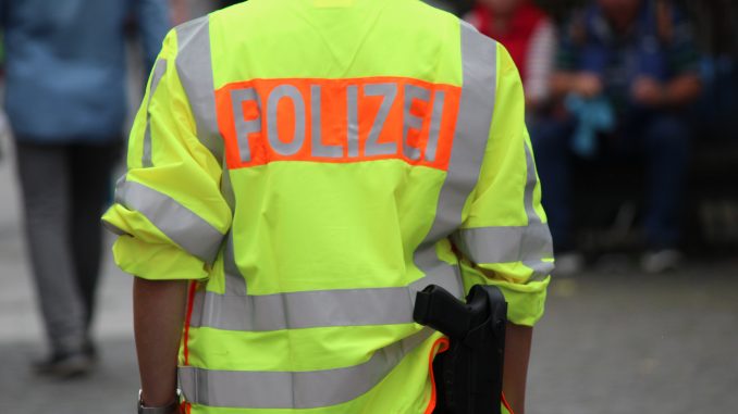 polizist_waffe03 Polizei