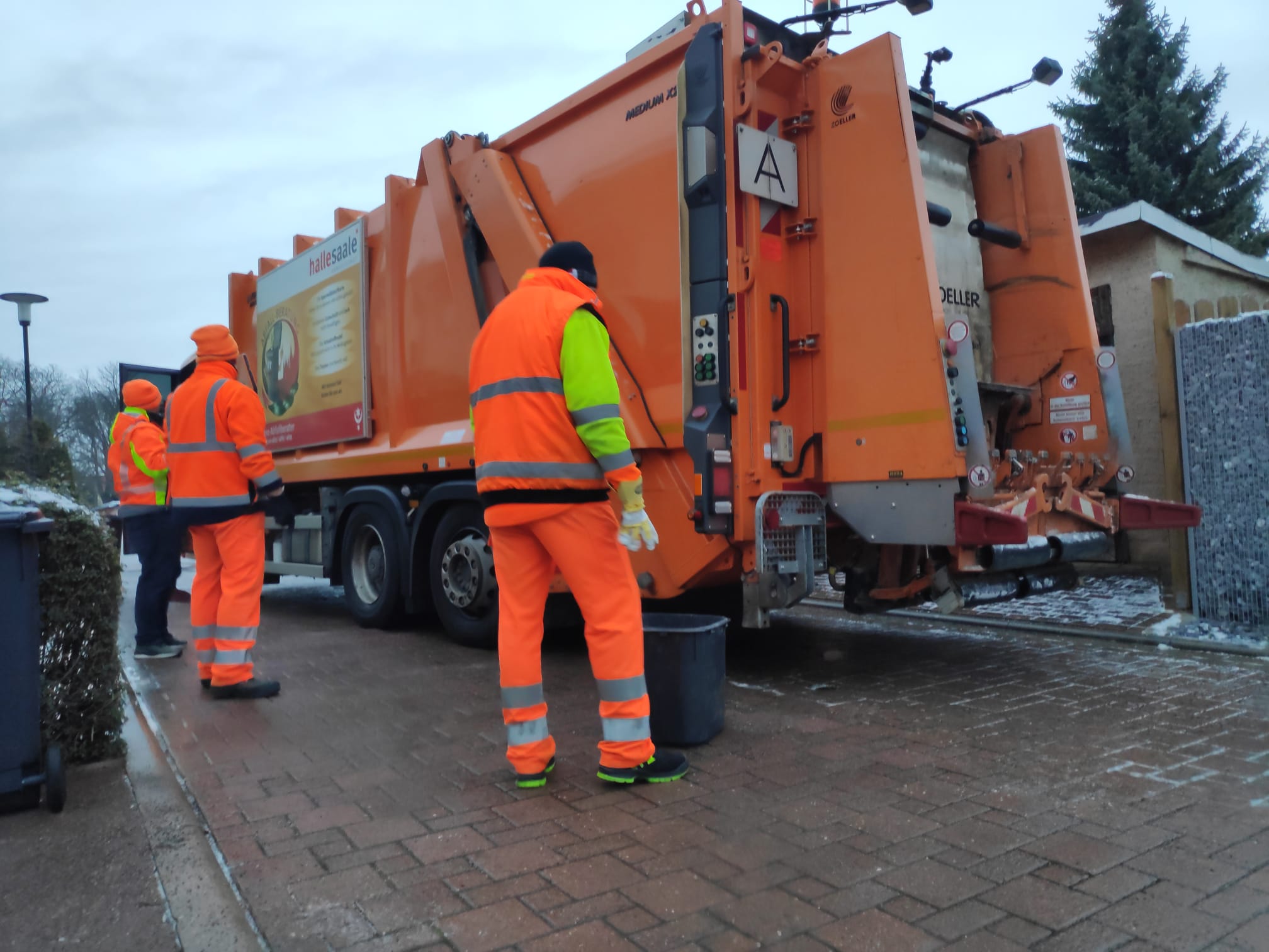 HWS-leert-Abfallbeh-lter-aufgrund-des-Feiertages-sp-ter