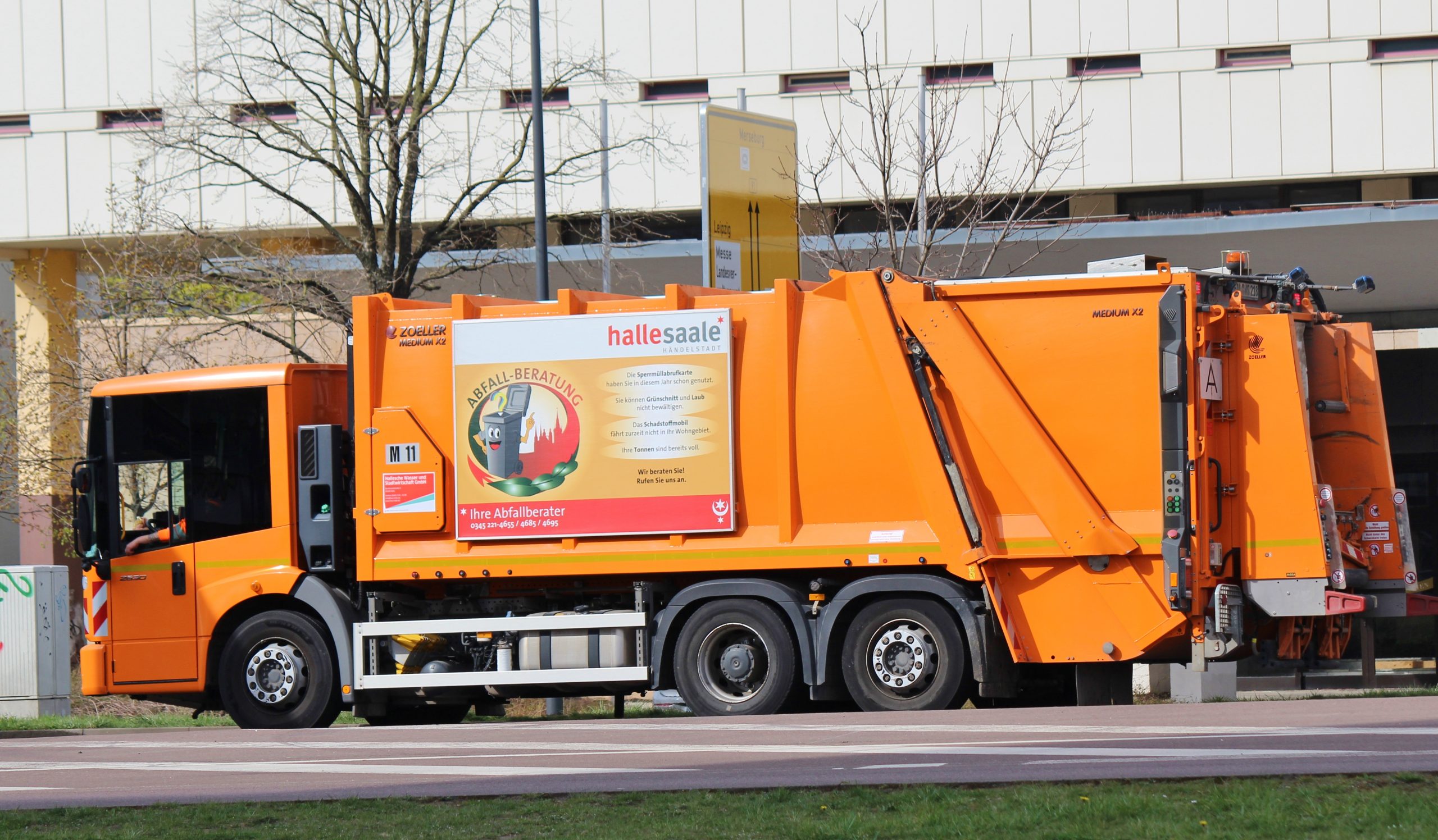 Abfallbeh-lter-werden-vor-und-nach-den-Feiertagen-geleert