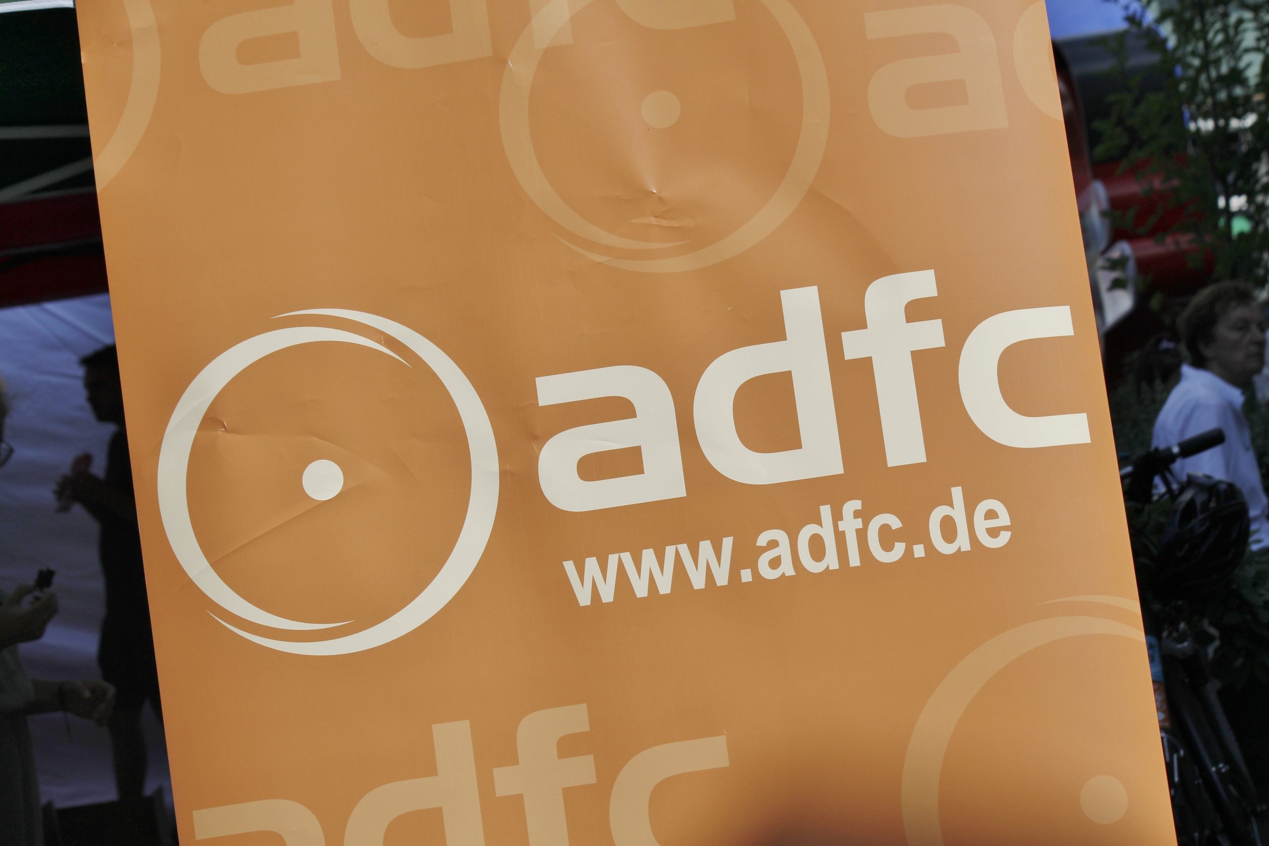 ADFC-berrascht-Radfahrende-mit-Lebkuchen