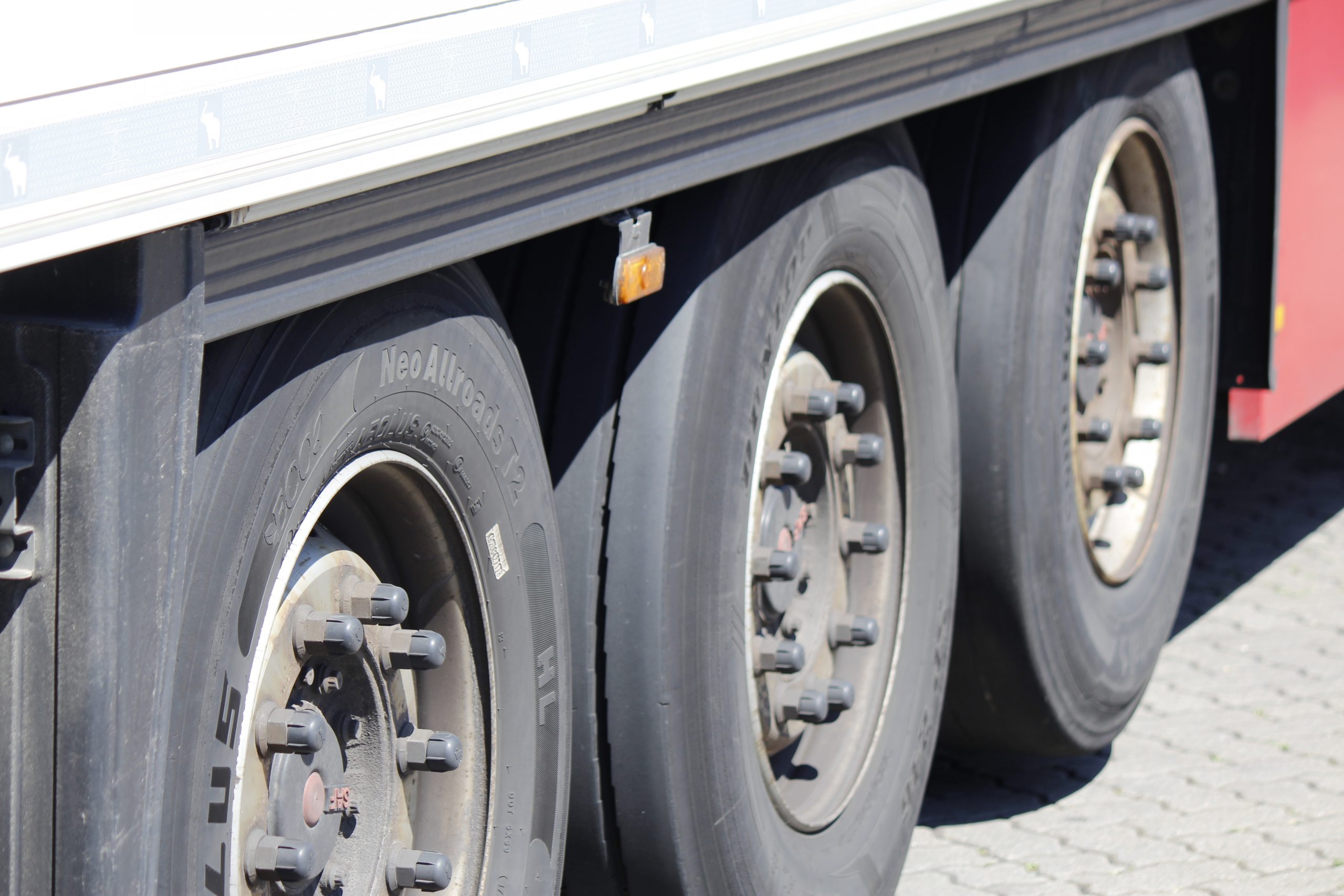 Station-re-Lkw-Kontrollen-auf-der-A38