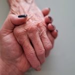 Alte Dame Hand