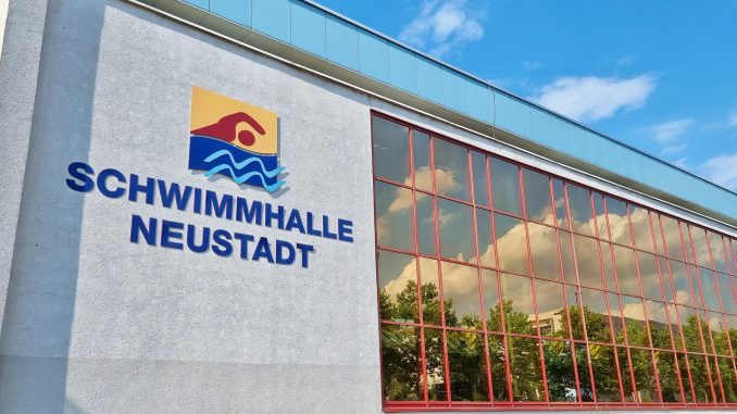Schwimmhalle Neustadt