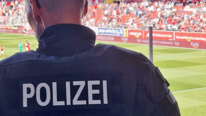 polizei_stadion01 Polizei Fußball