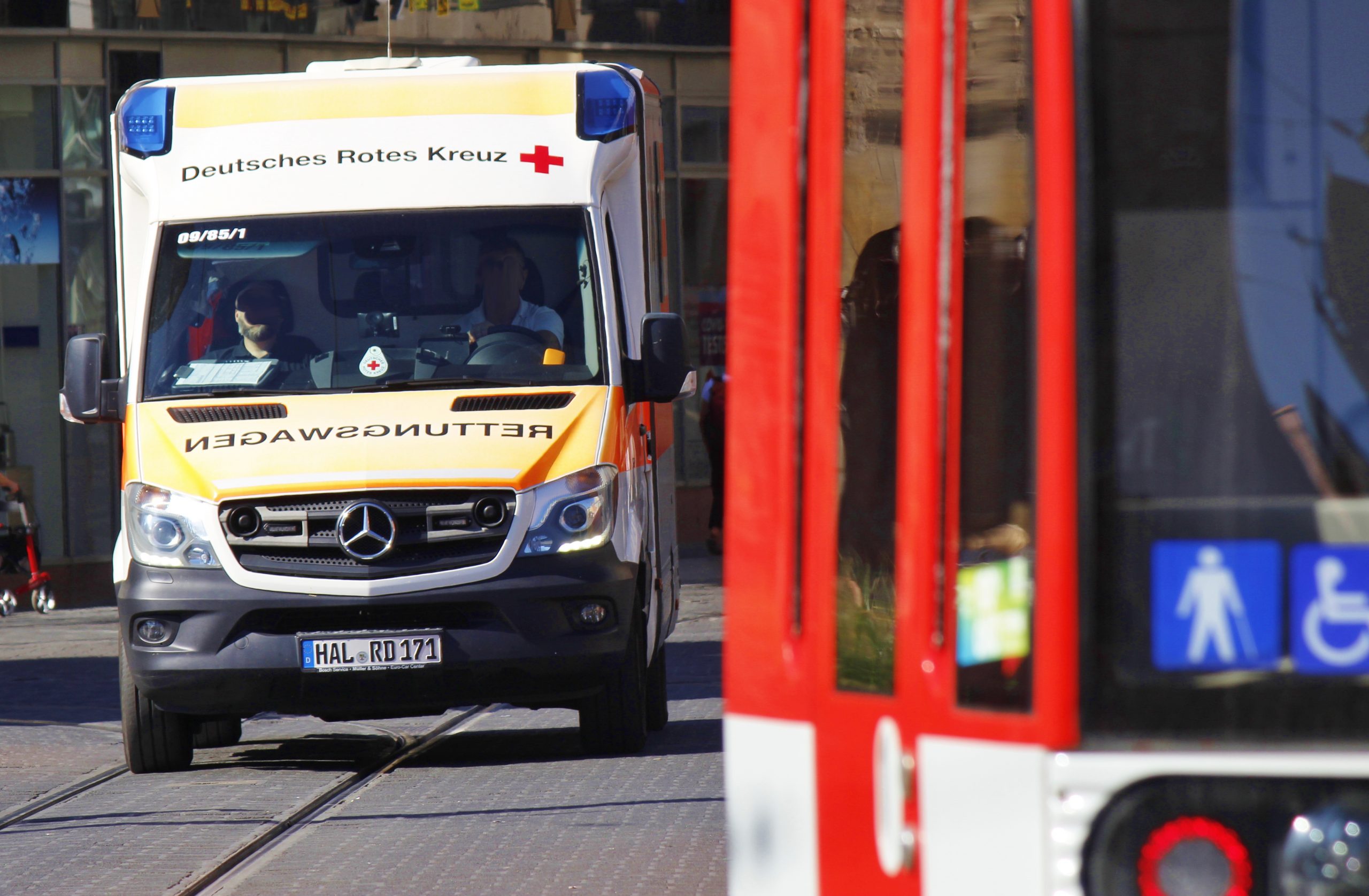 Verletzte-nach-Zwischenfall-am-Rande-des-HFC-Spiels