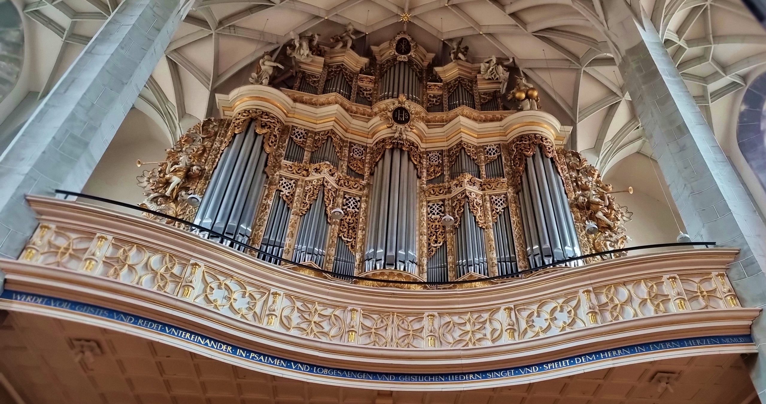Traditionelles-Chor-und-Bl-serkonzert-in-der-Marktkirche-Halle