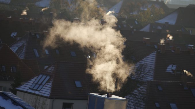 haus_schornstein04 Heizen Winter Rauch Abgas