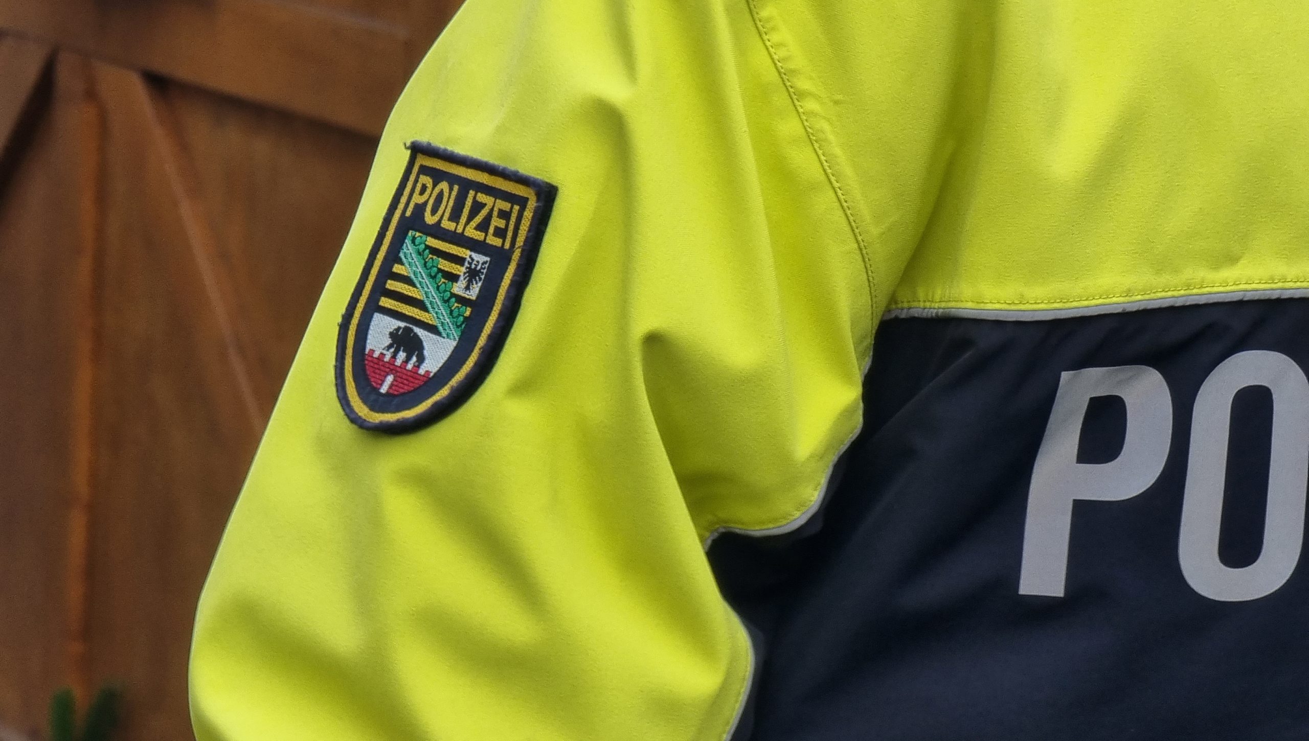 Landespolizei-erh-lt-moderne-Streifendienstbekleidung