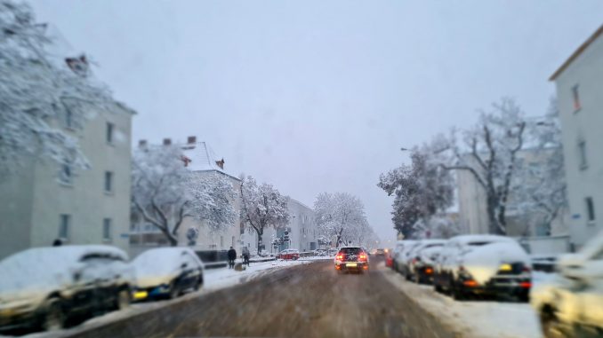 Schnee Verkehr Straße