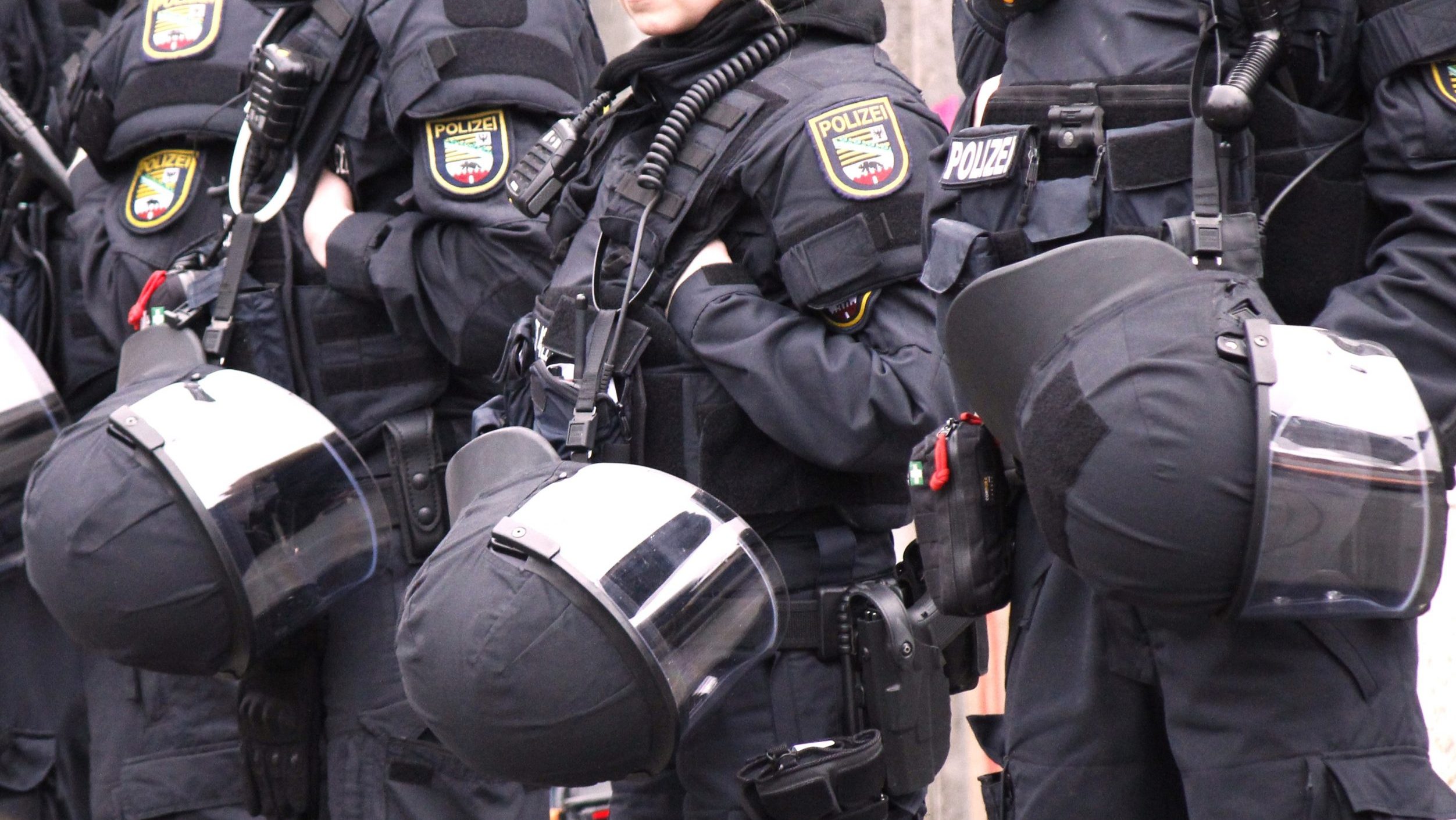 64-verletzte-Polizisten-nach-Ausschreitungen-beim-Spiel-zwischen-1-FC-Magdeburg-und-Dynamo-Dresden