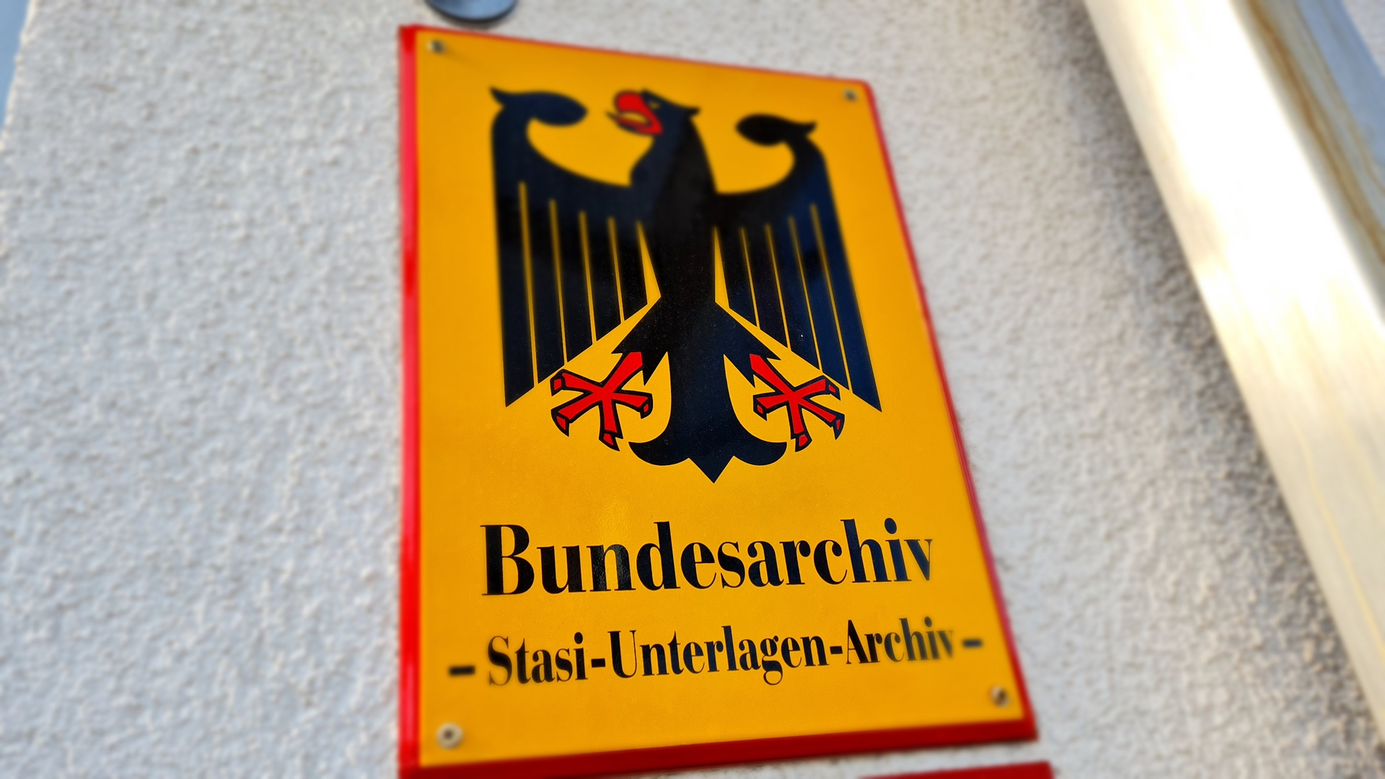 Archivf-hrung-im-Stasi-Unterlagen-Archiv-Halle