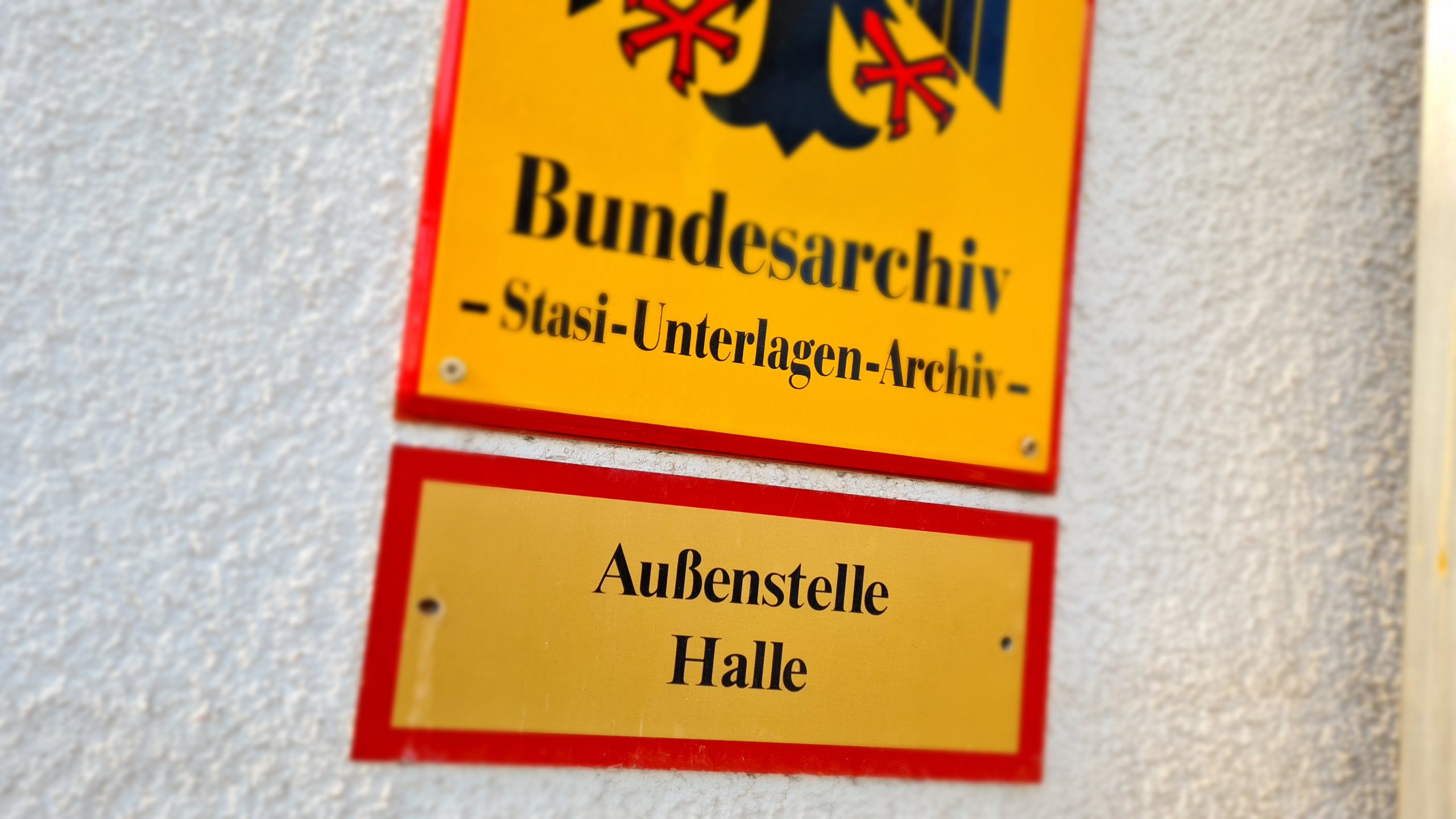Archivf-hrung-im-Stasi-Unterlagen-Archiv-Halle