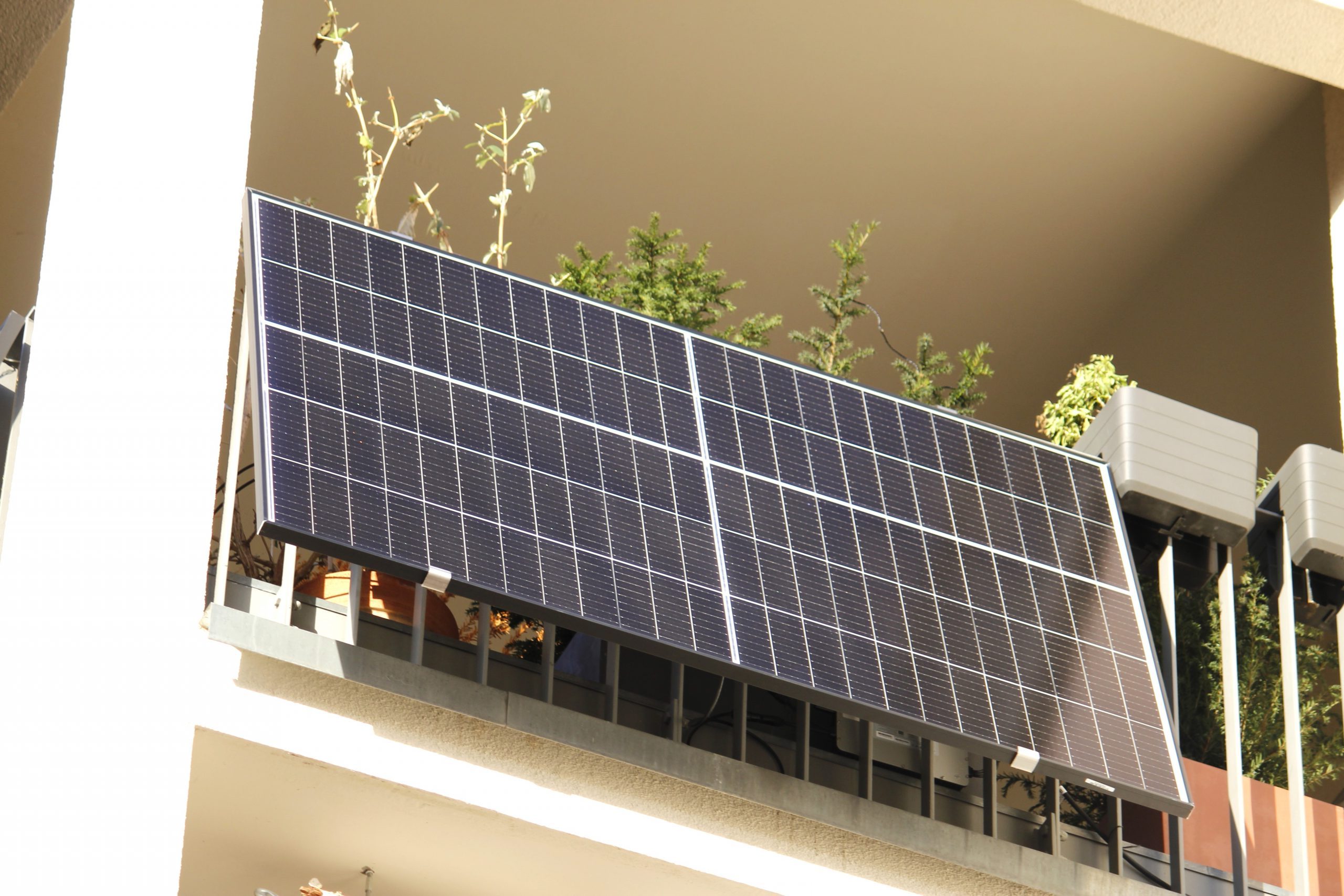 Verbraucherzentrale-Neue-Norm-f-r-Balkonkraftwerke-bringt-Klarheit