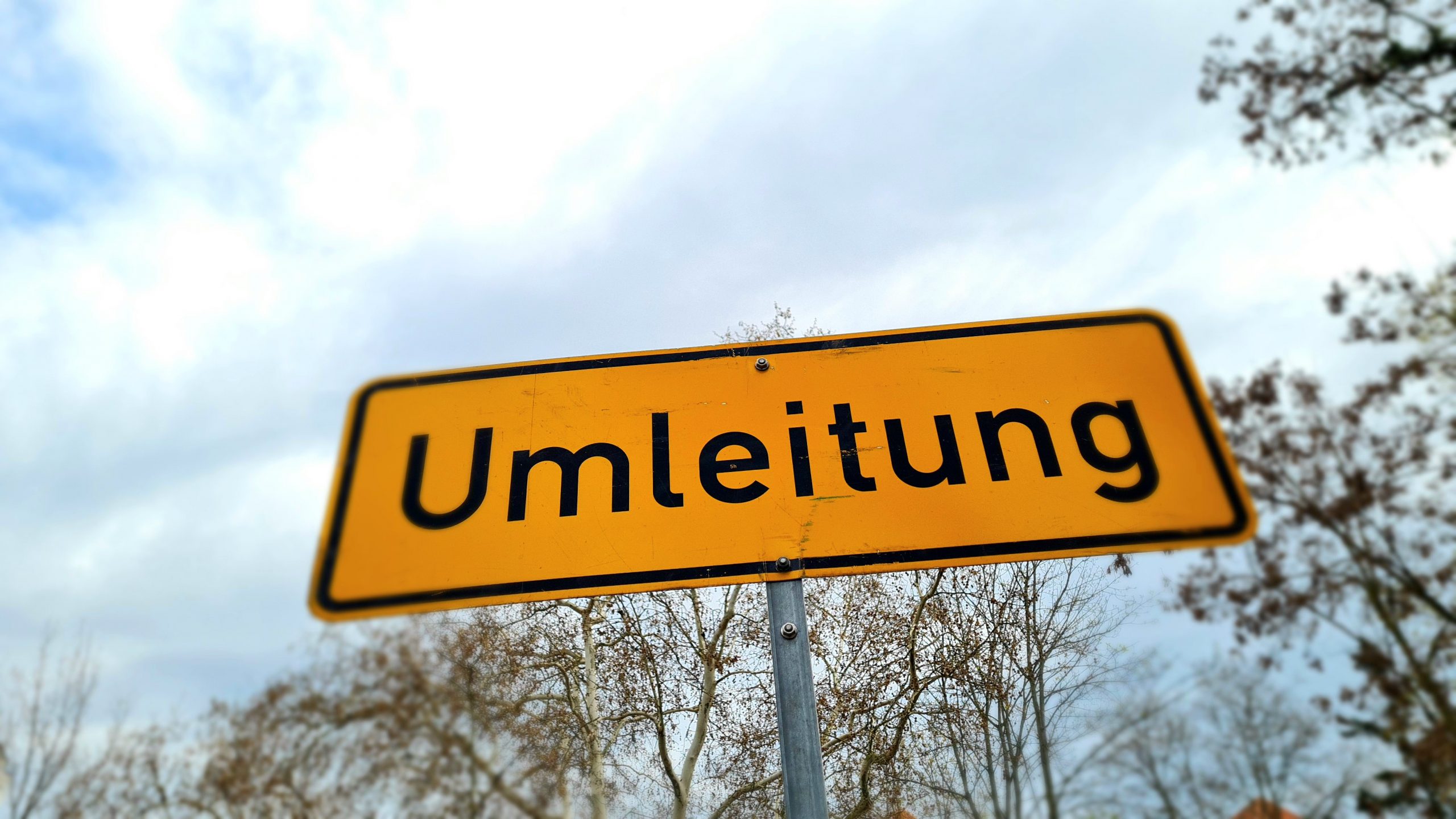 Kanalsanierungsarbeiten-Stra-e-der-Republik-zwischen-Kant-und-Bugenhagenstra-e-gesperrt