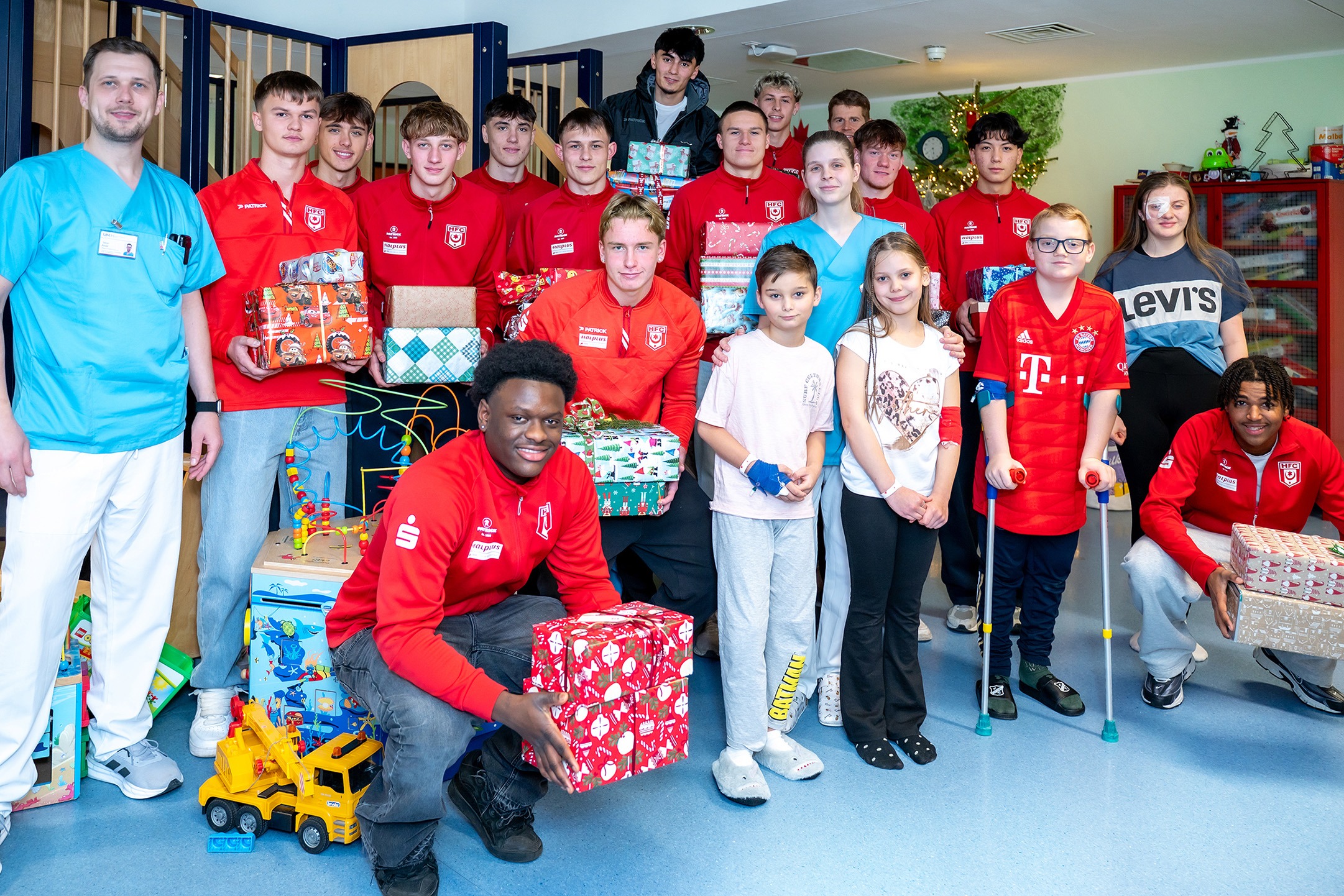 HFC-berrascht-Kinder-Universit-tsmedizin-Halle-dankt-herzlich-f-r-Spenden-in-der-Weihnachtszeit