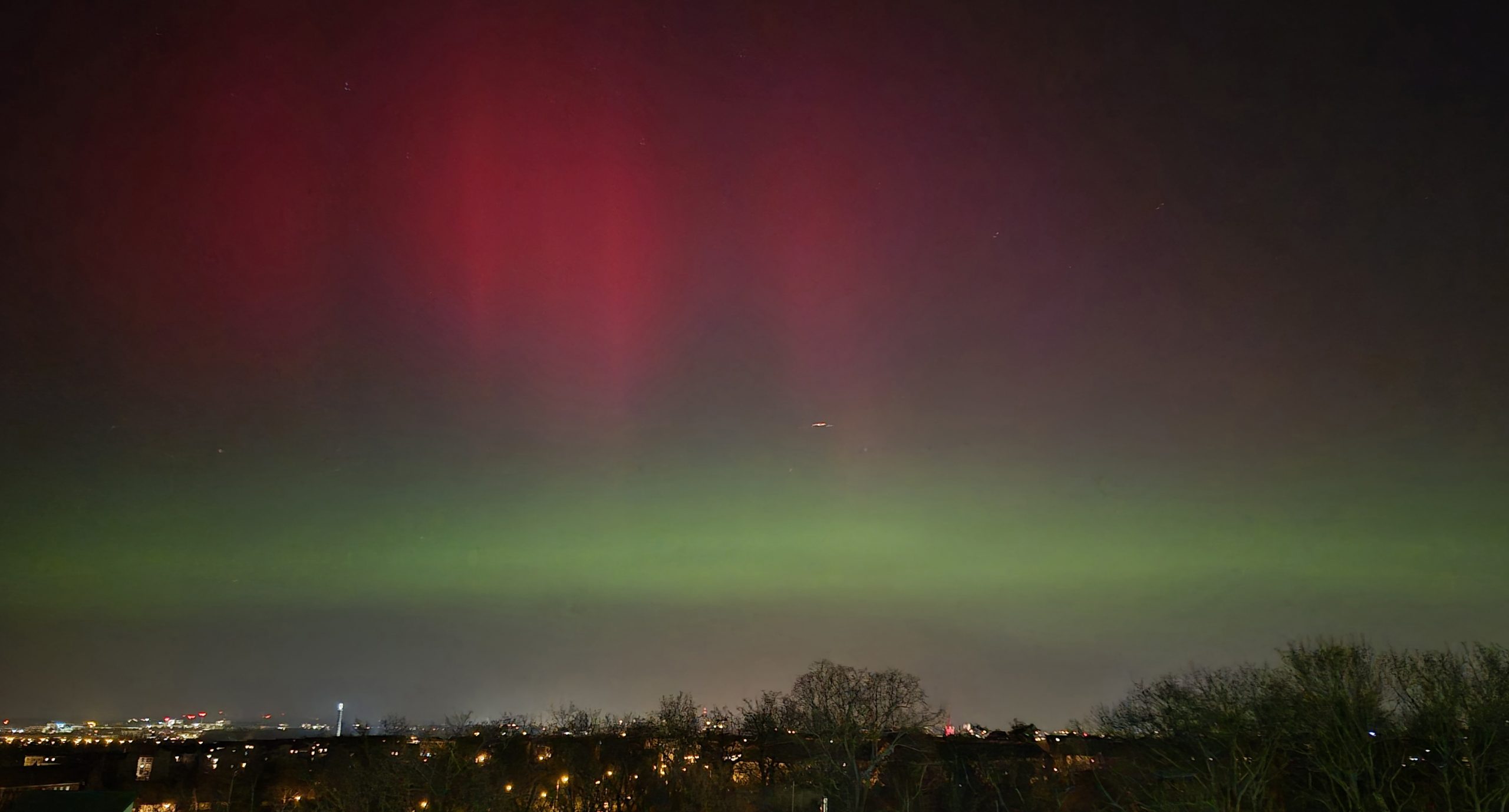 Polarlichter-erstrahlen-ber-Halle-Saale-